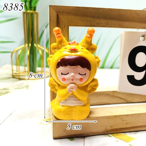 Tuong - Em Bé Choàng Áo Rồng Giơ Hai Chân nhựa nhẹ