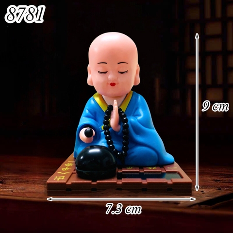 Tượng nhà sư lắc áo xanh đế vuông TQ