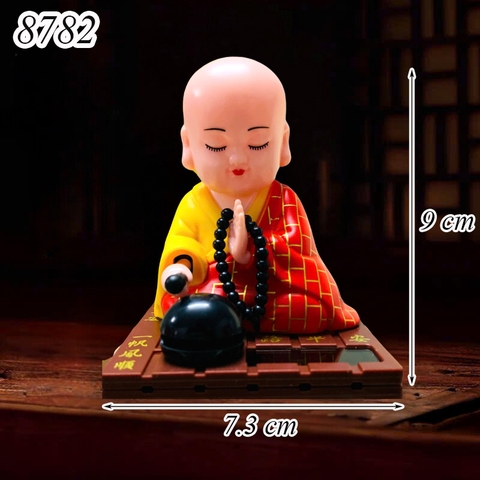 Tượng nhà sư lắc áo vàng đỏ đế vuông TQ