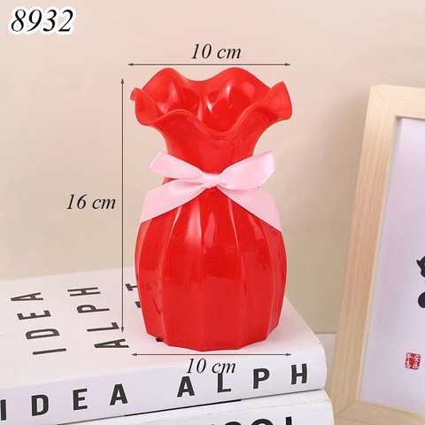 Bình cắm hoa nhựa đỏ nơ trắng TQ