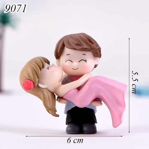 Tượng chú rể bế cô dâu xanh hồng TQ