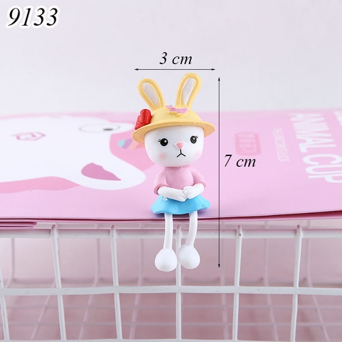 Tượng bé thỏ áo hồng