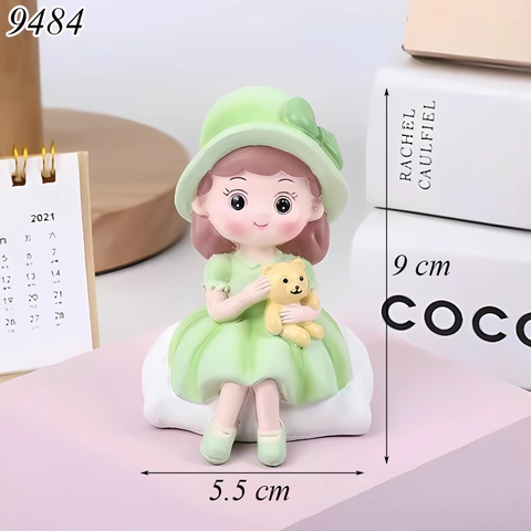 Tượng Sứ Bé Gái Áo Xanh Ngồi Ôm Gấu TQ