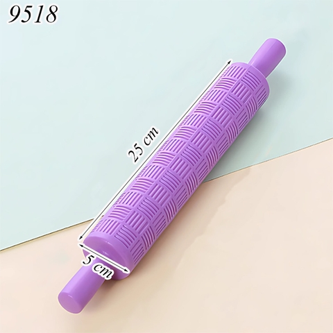 Cây cán bột hoa văn hình cửa sổ bằng nhựa màu tím TQ