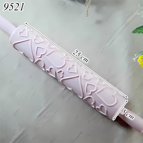 Cây cán bột hoa văn hình tim lớn tim nhỏ bằng nhựa màu hồng pastel TQ