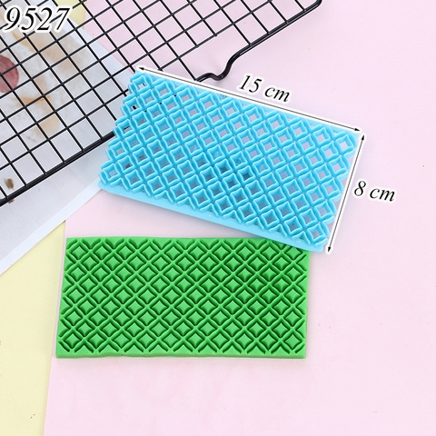Khuôn nhựa dập hoa văn lưới caro màu xanh dương TQ