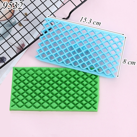 Khuôn nhựa dập hoa văn hình thoi màu xanh dương TQ