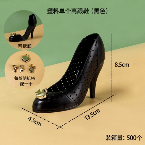 Chiếc giày cao gót đen