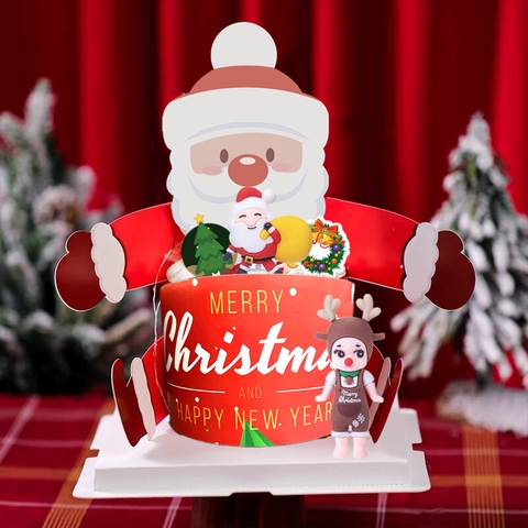 Cuộn mica bọc thành bánh ông già noel viền đỏ