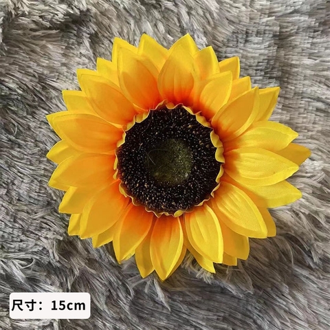 Hoa hướng dương 3 lớp đường kính 15cm.