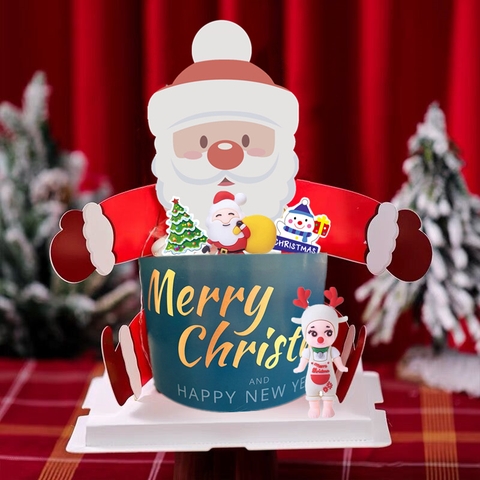 Cuộn mica bọc thành bánh ông già noel viền xanh