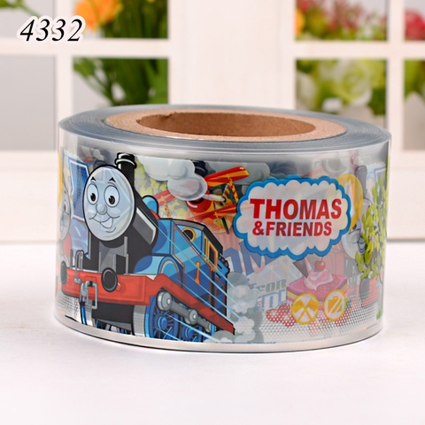 Cuộn mica bọc thành bánh tàu hỏa