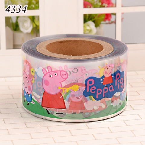 Cuộn mica bọc thành bánh heo Peppa