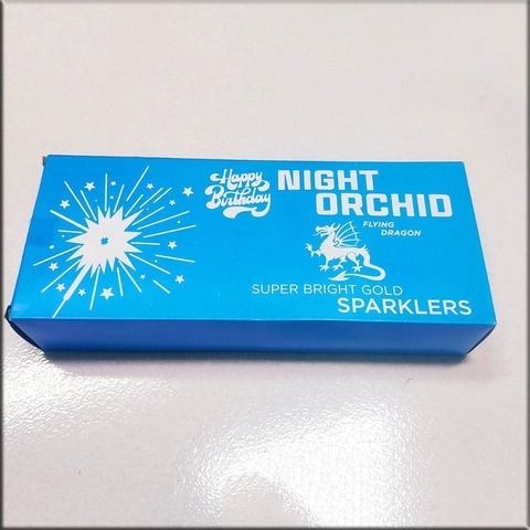 1 Hộp 50 vỉ nến rồng xanh(vỉ 8 que)