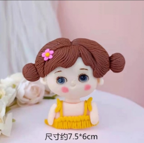 SLC- Silicon bé gái áo vàng cài hoa hồng