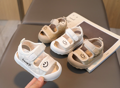 235 Một đôi giày em bé mùa hè cho bé mới biết đi dép sandal mặt cười 0-1-3 tuổi đế mềm cho bé trai và bé gái