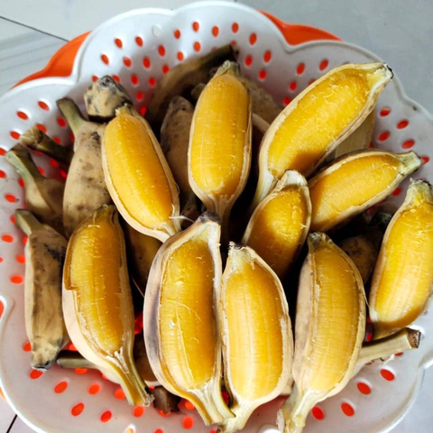 Chuối sáp hấp 1 cái