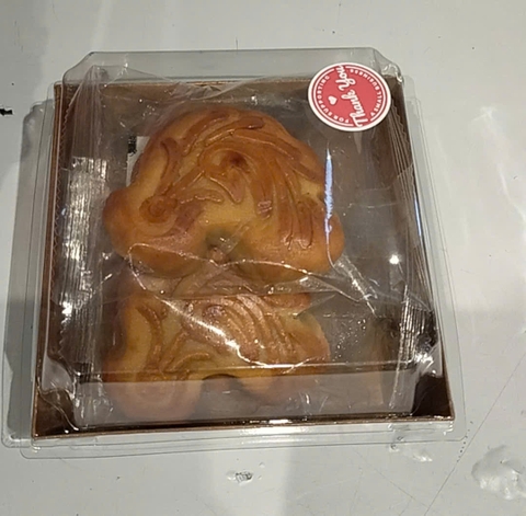 Bánh tự làm gồm Hộp 4 chiếc
