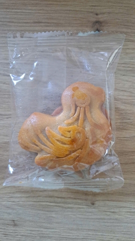 Bánh tự làm gồm 1 cái