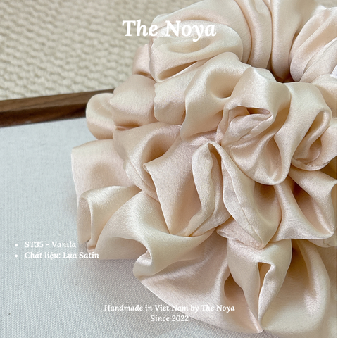 Dây buộc tóc scrunchies lụa satin mềm mại siêu phồng màu Vanila by The Noya ST35