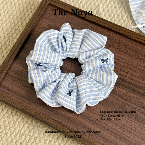 Scrunchie Thô Cotton hoạ tiết kẻ xanh nơ hàng thủ công handmade The Noya T50