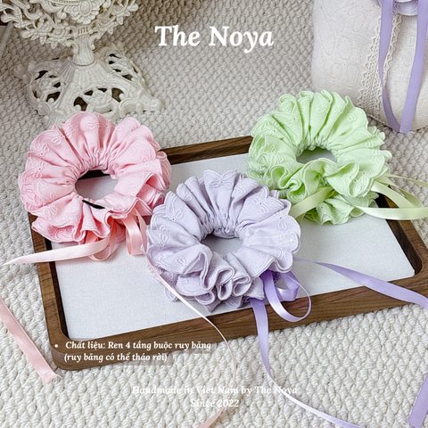 Dây buộc tóc 4 tầng ren nơ phối ruy băng dài Cozy Scrunchies handmade by The Noya