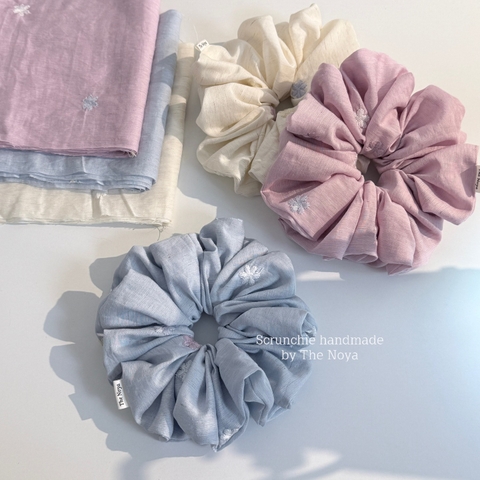BST Mây Thêu - Scrunchie, dây cột tóc SIÊU TO BỒNG BỀNH chất liệu đũi thêu hoa handmade by The Noya