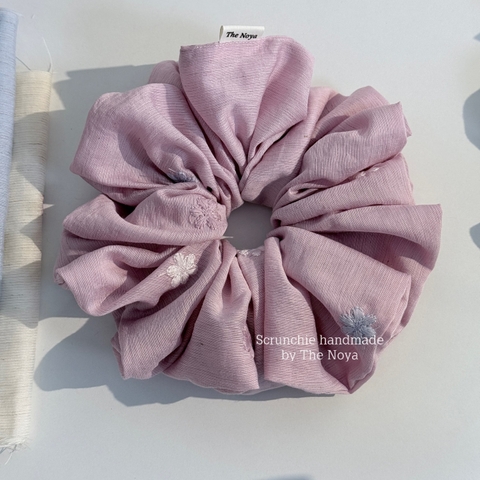 BST Mây Thêu - Scrunchie, dây cột tóc SIÊU TO BỒNG BỀNH chất liệu đũi thêu hoa handmade by The Noya