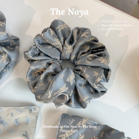 [SIÊU TO] Cột tóc Gấm Lụa chuồn chuồn, dây buộc tóc vuông 2 mặt siêu mềm mướt óng ánh may thủ công The Noya G15