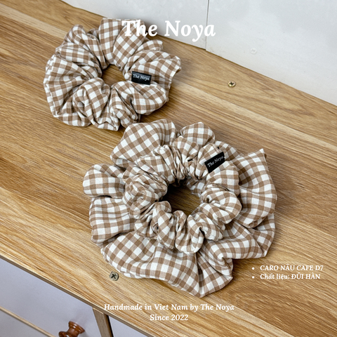 Dây buộc tóc hoạ tiết caro tông nâu chất đũi hàn Siêu phồng The Noya D7