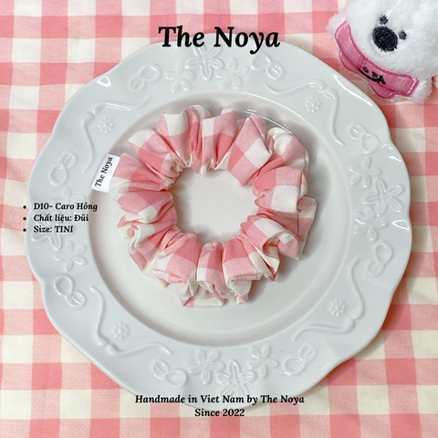 Dây buộc tóc hoạ tiết caro hồng thủ công handmade chất đũi The Noya D10