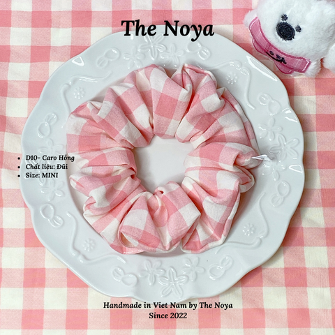 Dây buộc tóc hoạ tiết caro hồng thủ công handmade chất đũi The Noya D10