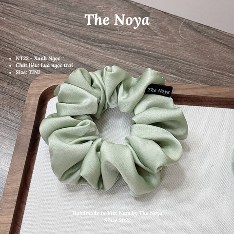 Dây buộc tóc scrunchies vải lụa ngọc trai co giãn phong cách Hàn Quốc xinh xắn cho nữ The Noya NT22