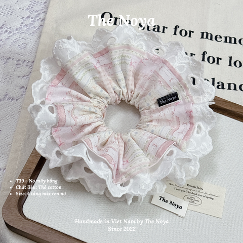 Dây cột tóc scrunchies hoạ tiết Nơ Mây Hồng mix ren hot trend xinh xắn by The Noya