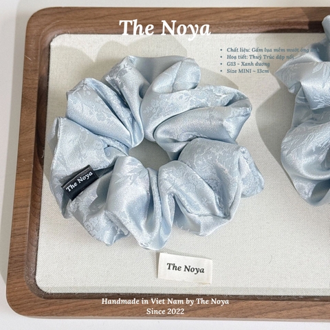 [Có SIZE LỚN] Cột tóc Gấm Lụa Thuỷ Trúc siêu mềm mướt óng ánh may thủ công The Noya G12, G13, G14