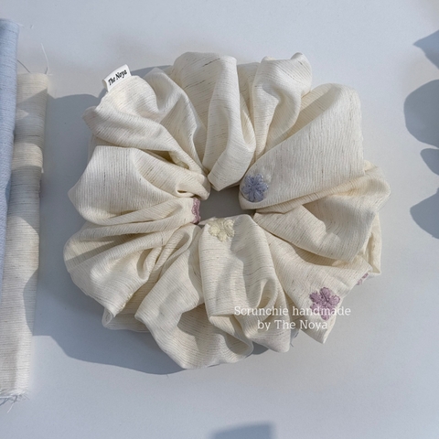 BST Mây Thêu - Scrunchie, dây cột tóc SIÊU TO BỒNG BỀNH chất liệu đũi thêu hoa handmade by The Noya