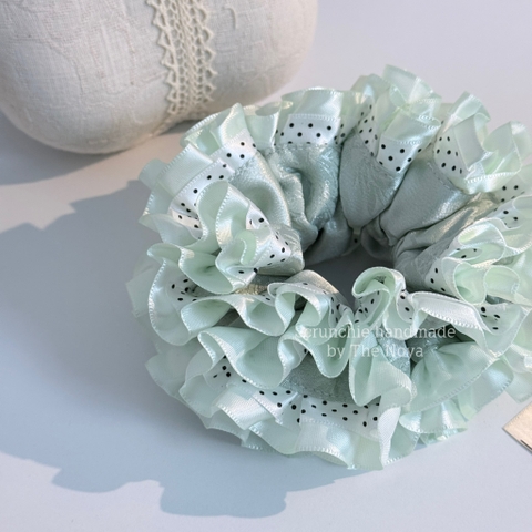 Scrunchie Cẩm Tú Cầu lụa xanh matcha chấm bi handmade by The Noya CTC23