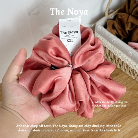 Dây buộc tóc Scrunchies lụa màu Hồng Tôm cỡ lớn bồng bềnh handmade The Noya NT19