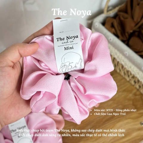 Dây buộc tóc Scrunchies lụa màu Hồng Phấn Nhạt cỡ lớn bồng bềnh handmade The Noya NT21