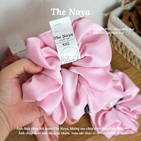 Dây buộc tóc Scrunchies lụa màu Hồng Phấn Nhạt cỡ lớn bồng bềnh handmade The Noya NT21