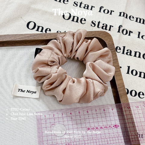 Dây buộc tóc scrunchies lụa satin phồng to phong cách tiểu thư sang chảnh The Noya CACAO ST32