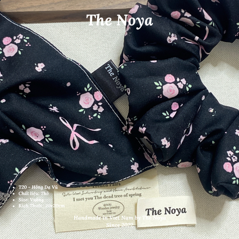 Hồng Dạ Vũ - Dây buộc tóc handmade hoạ tiết lạ by The Noya T20