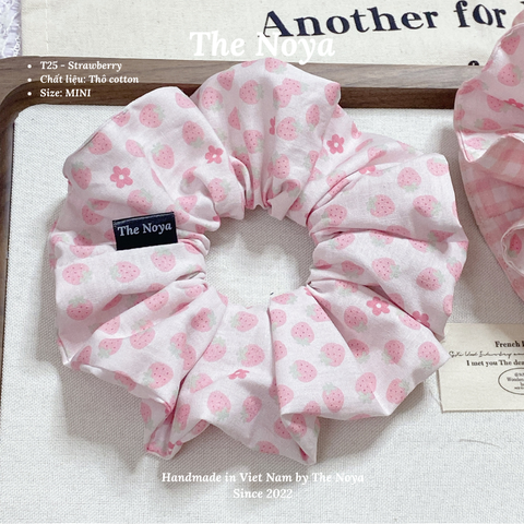 STRAWBERRY SCRUNCHIES - Dây buộc tóc handmade hoạ tiết dâu The Noya T25