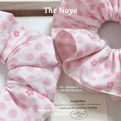 STRAWBERRY SCRUNCHIES - Dây buộc tóc handmade hoạ tiết dâu The Noya T25