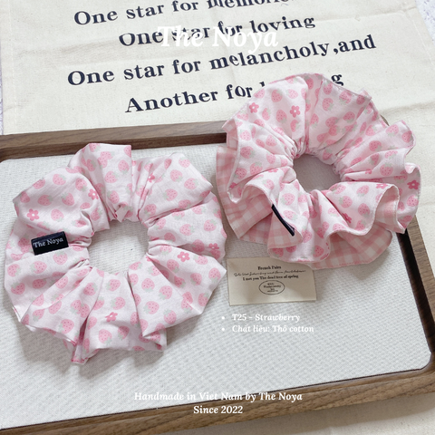 STRAWBERRY SCRUNCHIES - Dây buộc tóc handmade hoạ tiết dâu The Noya T25