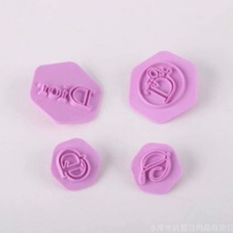 Nhấn logo túi xách các mẫu