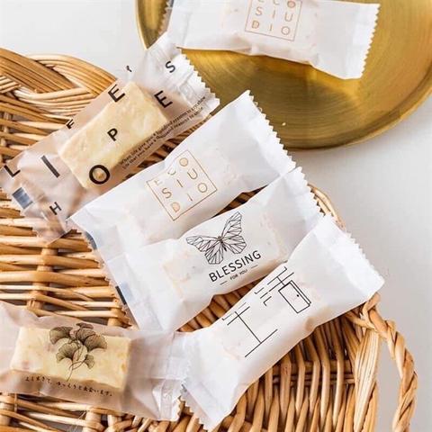 Set 200 Túi kẹo trắng trong có chữ đen 4*9cm