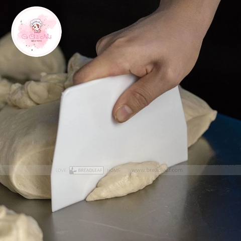 Miếng nhựa cắt bột (trắng)