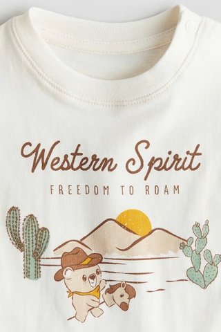 Áo phông trắng ngà / Western Spirit