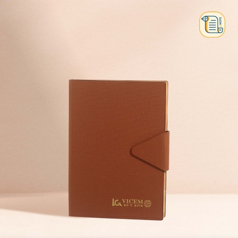 HÀNG ĐẶT Sổ B5 kẻ ngang bìa da logo ép kim, tay cài nam châm 70gsm,200 trang